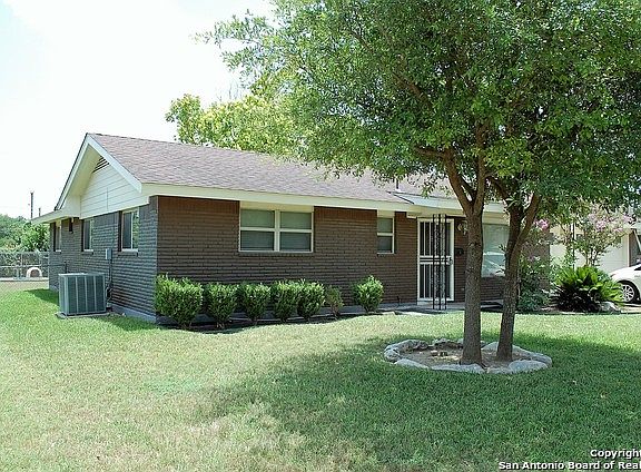 3rd image of 4826 Dellcrest Dr