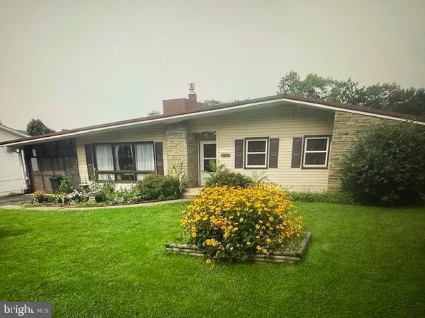 11 Magnolia Dr, Lock Haven, PA 17745