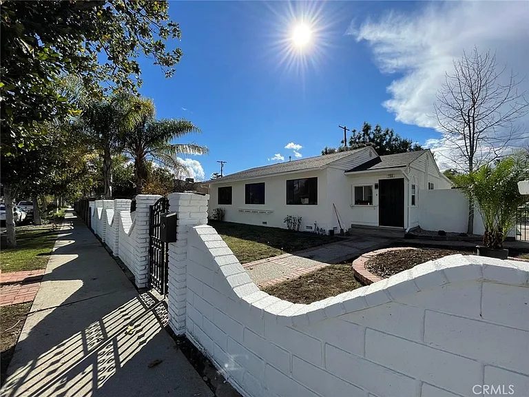 7359 Amestoy Ave — Photo 5