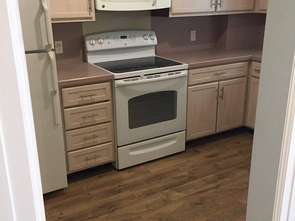 2nd image of 139 E 11th Ave