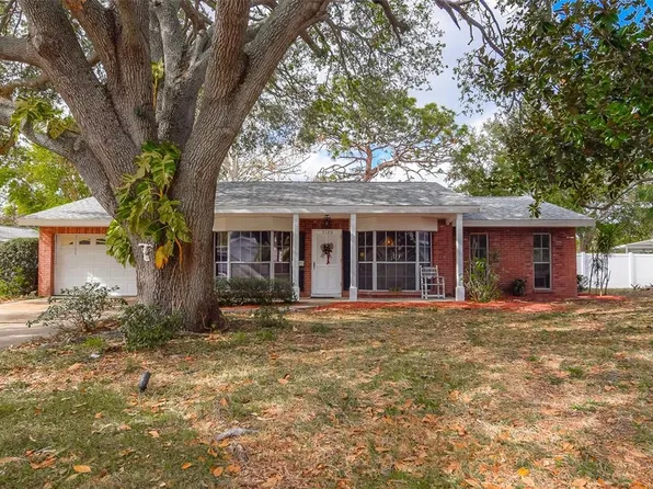 5120 55th St N, Kenneth City, FL 33709