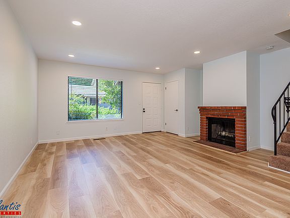 2nd image of 2948 Moorpark Ave