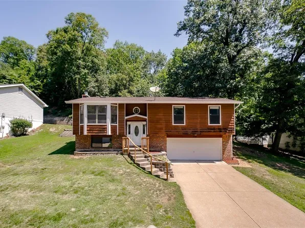 5301 Darkmoor Ln, Imperial, MO 63052