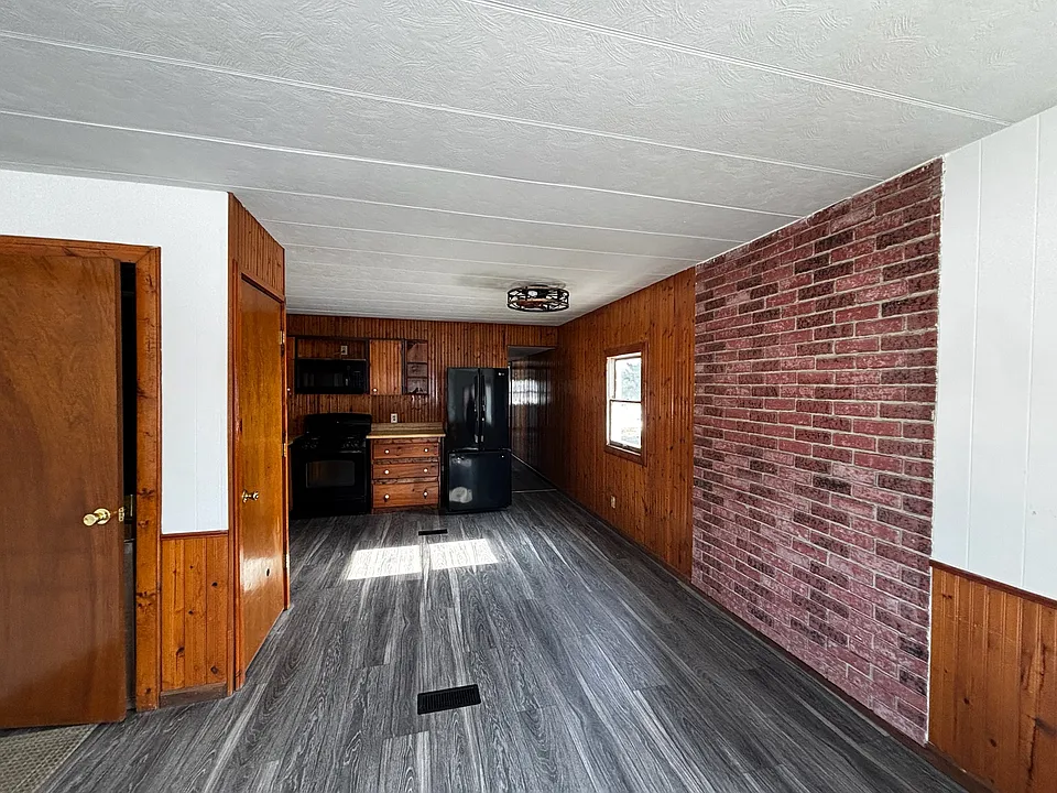 261 W Snover Rd