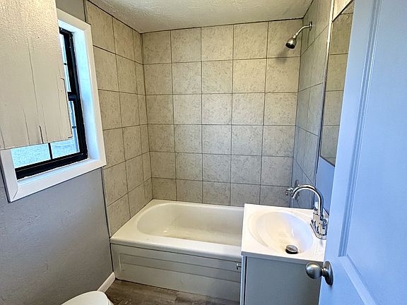 5th image of 1813 1/2 NW Bell Ave #2