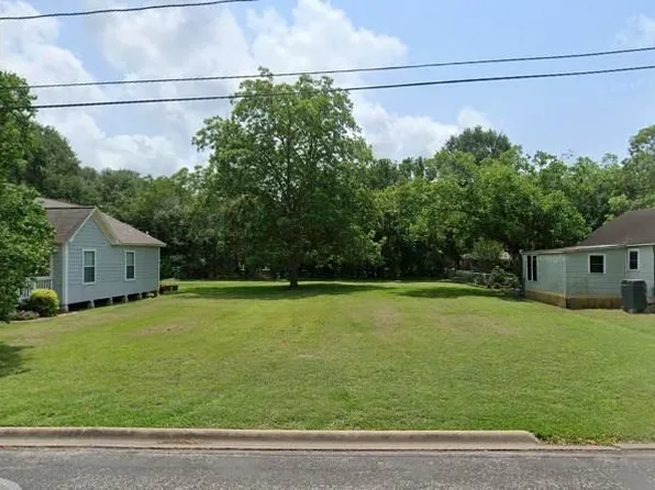 500 E Watt St, El Campo, TX 77437