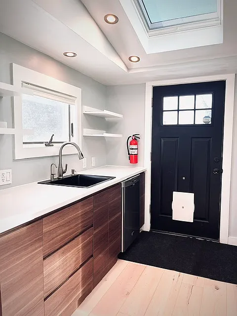 1 bed, 900 sqft, $2,000 — Photo 2