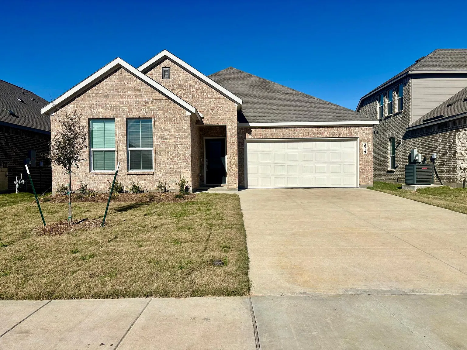 4 bed, 1902 sqft, $2,200 — Photo 1