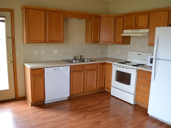 4th image of 3352 N Governeour Cir