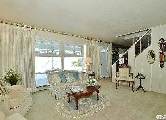 2nd image of 23 Rainbow Ln