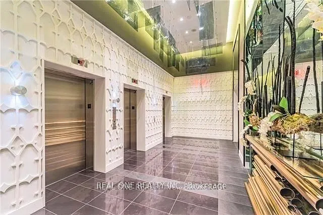 32 Davenport Rd — Photo 3