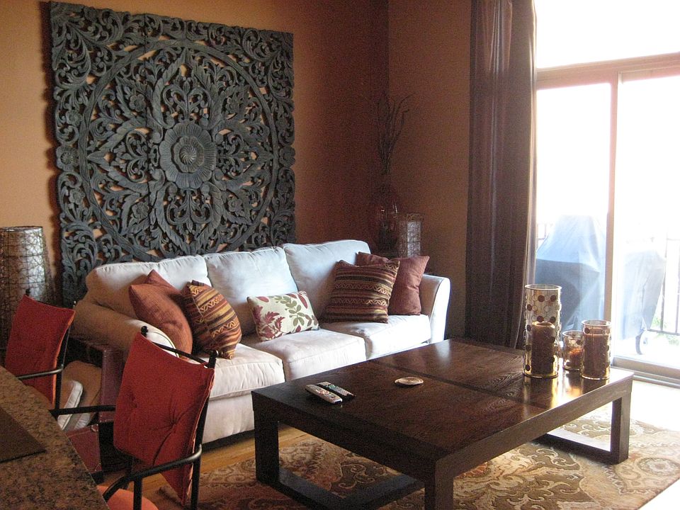 1st image of 2804 N Oakley Ave Unit 301
