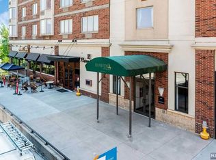 6106 City Pl #106, Edgewater, NJ 07020
