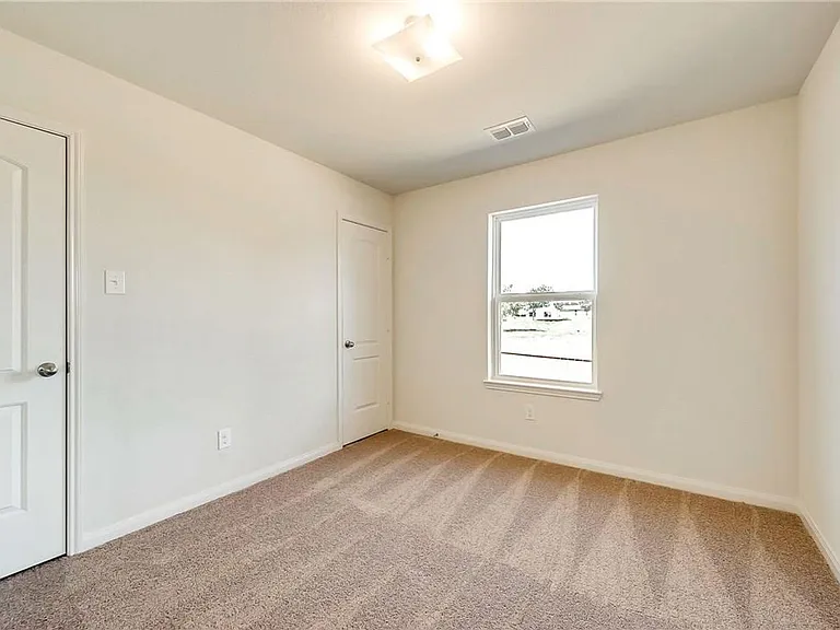 1810 Clegg St — Photo 5