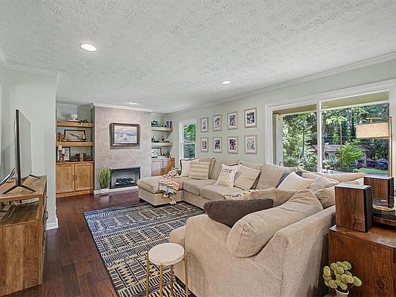 2nd image of 265 Pinetree Dr