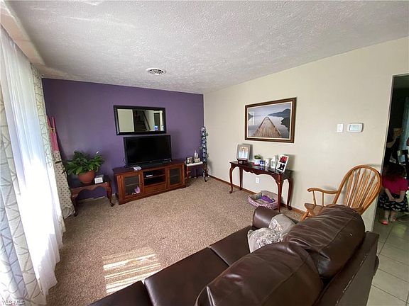 2nd image of 458 Maple Ave