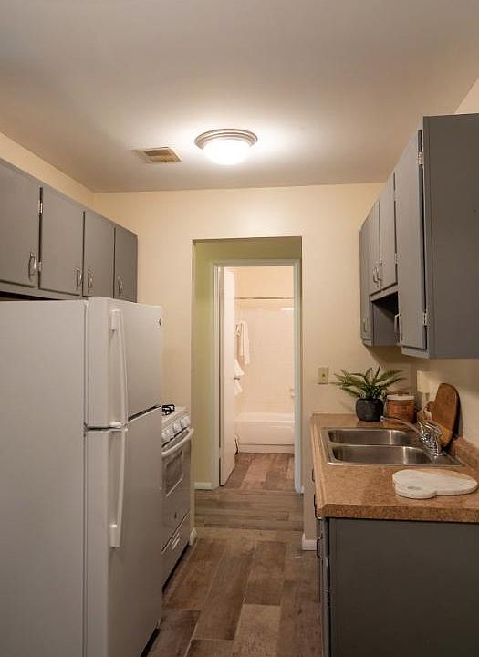 1st image of 1732 Sutton Ave #28