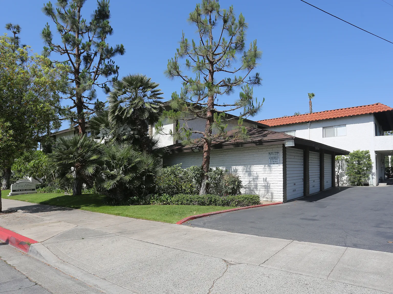 Casa Flores Apartments — Photo 1