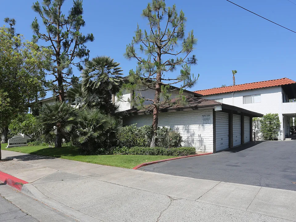 Casa Flores Apartments