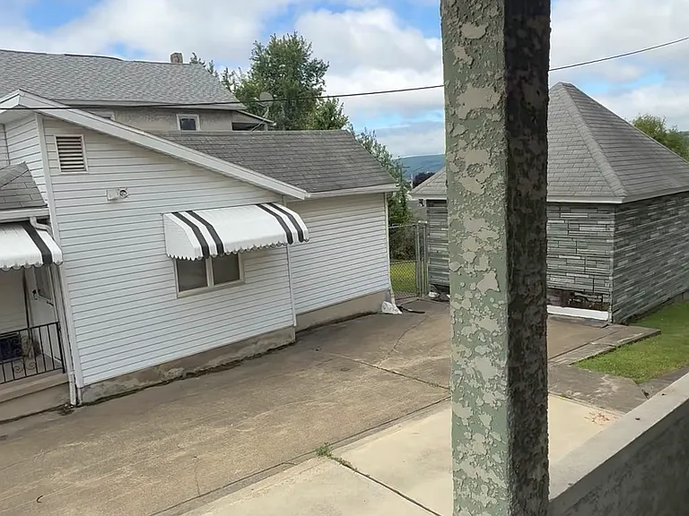 125 Walnut St #1 — Photo 9