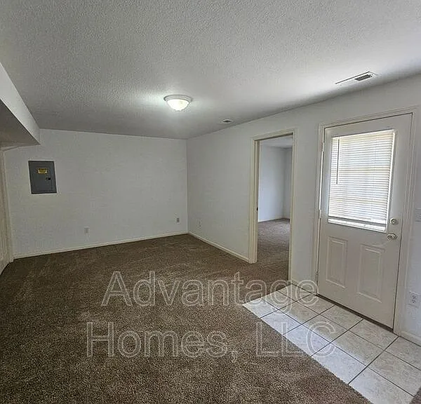 801 Johnson Cir #B — Photo 12