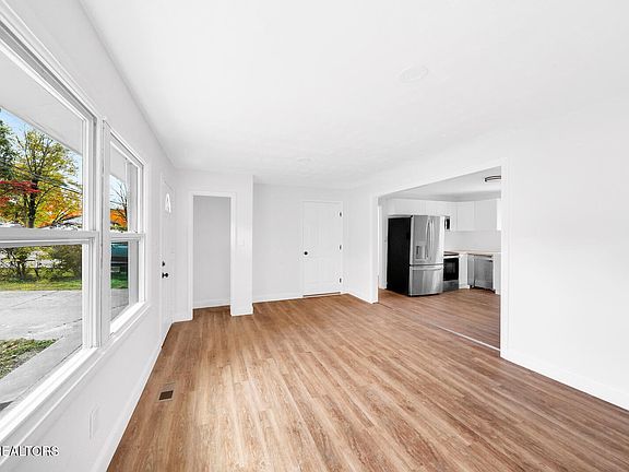 4th image of 2623 Edgewood Ave