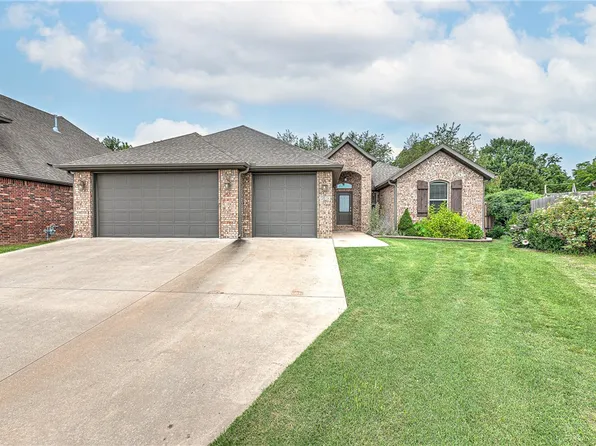 1210 Bradley St, Centerton, AR 72719