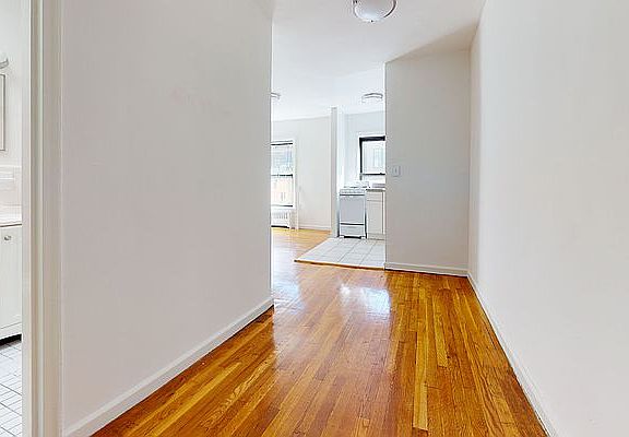 3rd image of 200 W 21st St APT 3A