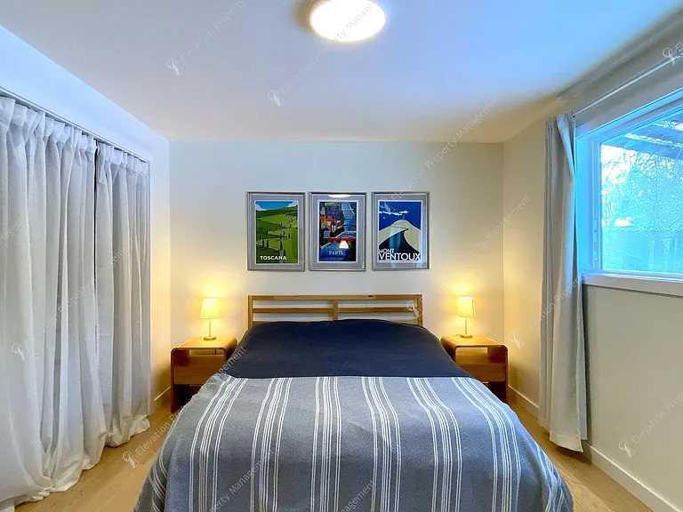 1213 NE Hollinshead Dr — Photo 17