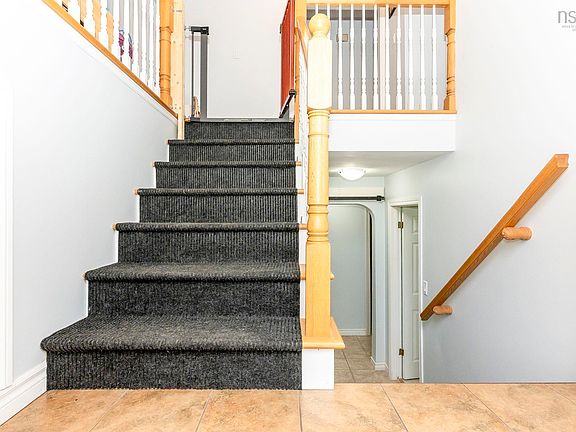 3rd image of 861 Julie Dr