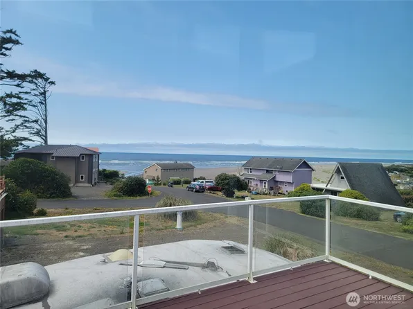 15 Diamond Drive, Pacific Beach, WA 98571