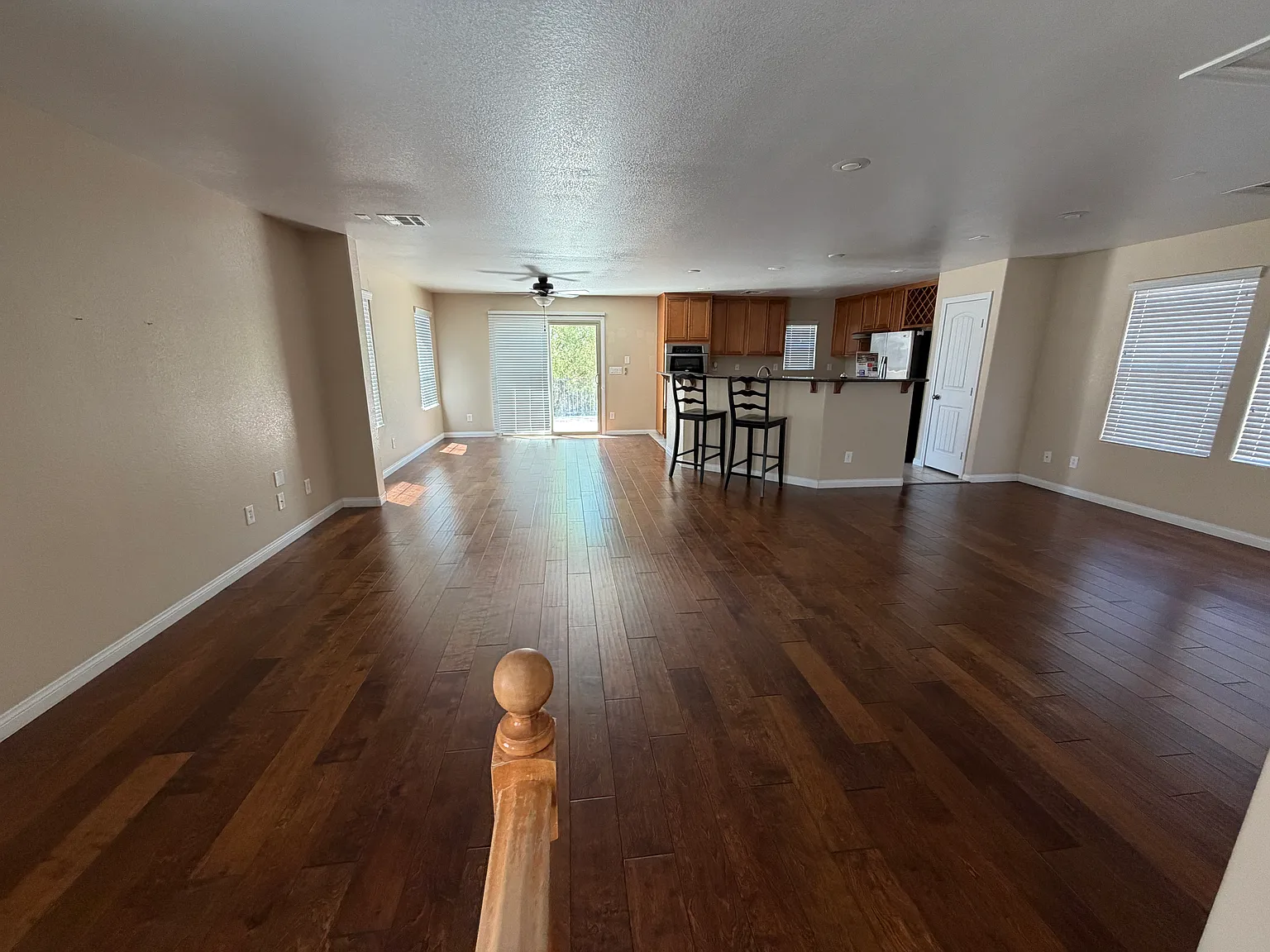 4 bed, 2327 sqft, $2,500 — Photo 4