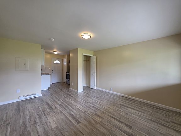 5th image of 129 Cosey Beach Ave #6