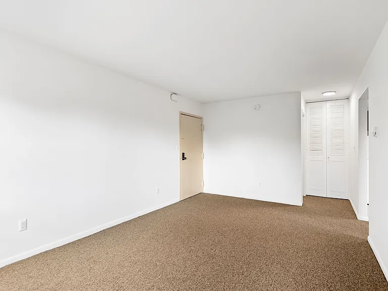 Doral Apartments — Photo 7