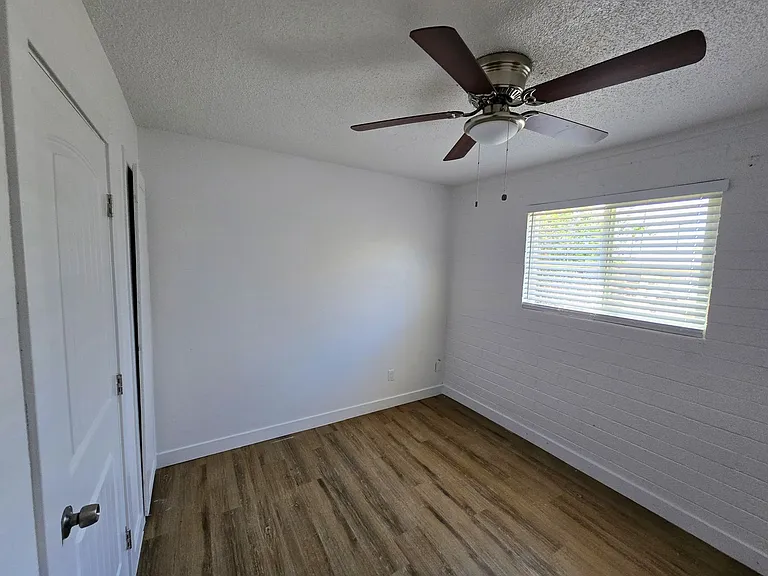 5623 W Myrtle Ave — Photo 14