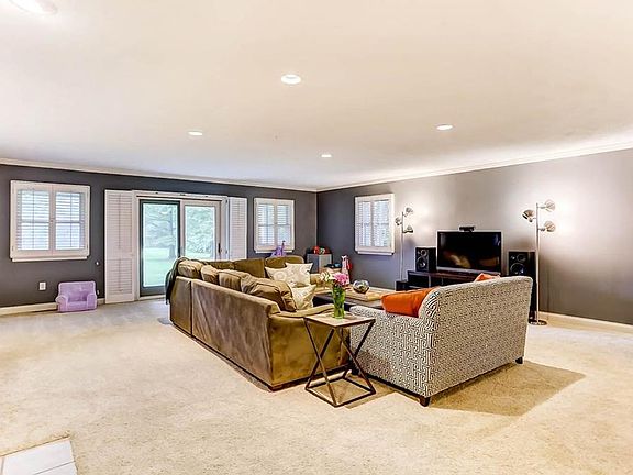 4th image of 9127 Normandy Ln