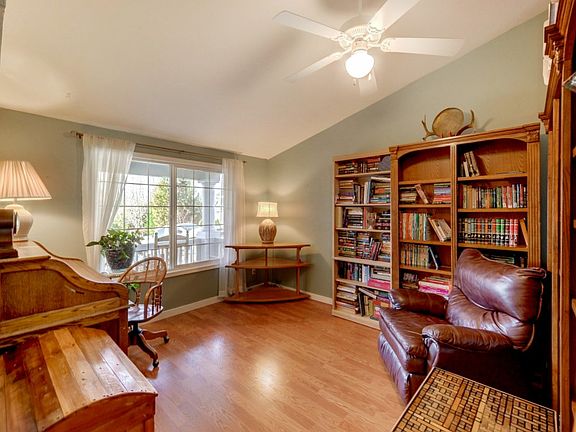 5th image of 517 Cedar Ln