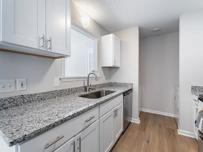 South Haven Apartments — Photo 8