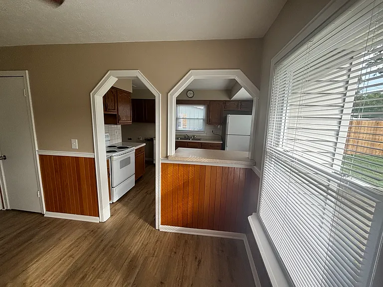 1807 Ashmoor Ln — Photo 16