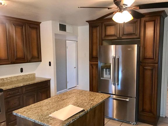 Upgraded Kitchen - granite counter tops, high quality wood "soft close" cabinets