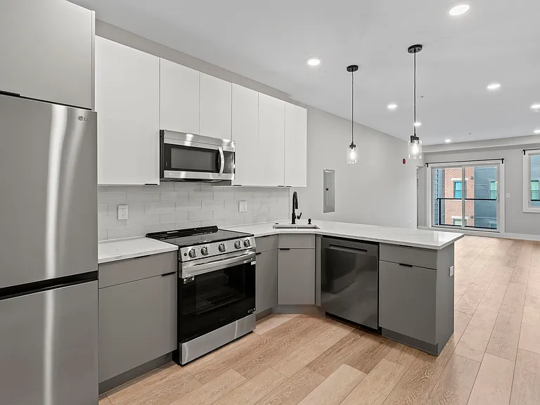 2635 W Jefferson St #106 — Photo 2