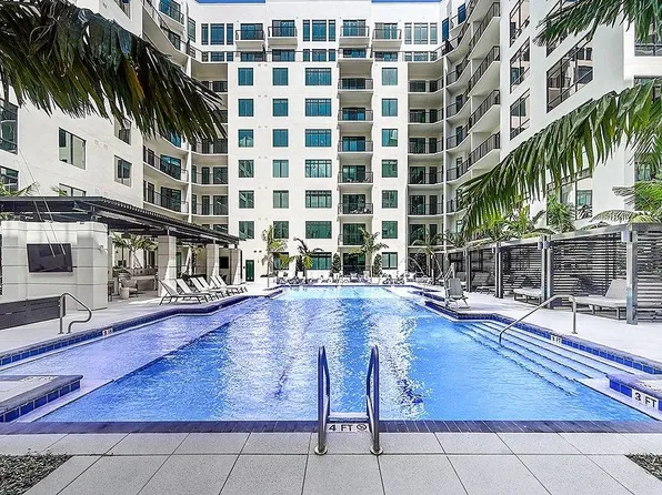 1990 Main St, Sarasota, FL 34236