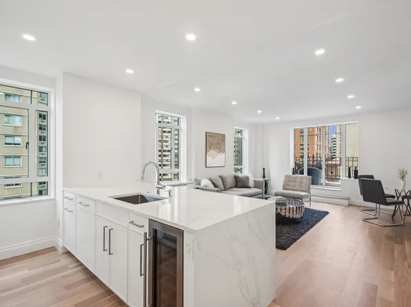 25 Central Park West image 1 of 8