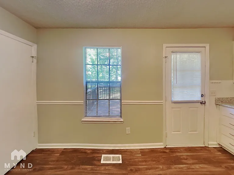 5845 Cheryl Dr — Photo 5
