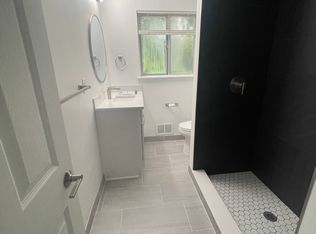 455 Paragon Ave, Troy, MI 48098