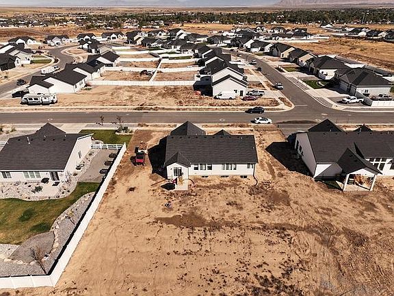 4th image of 352 S Amber Field Dr