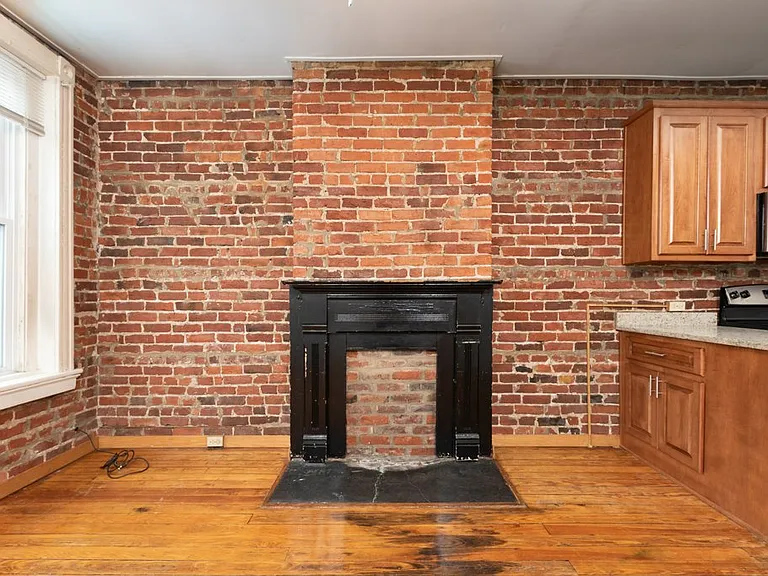 1239 W Cary St #2 — Photo 3