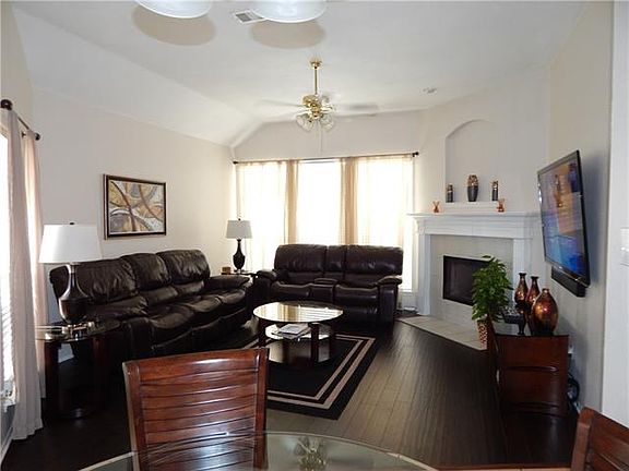 3rd image of 3408 Bluegrass Dr