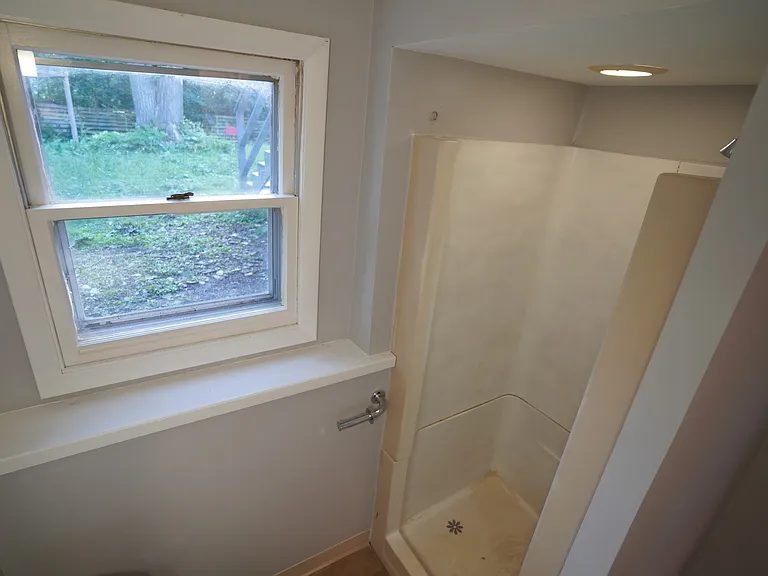 1501 N Freund Ave — Photo 23