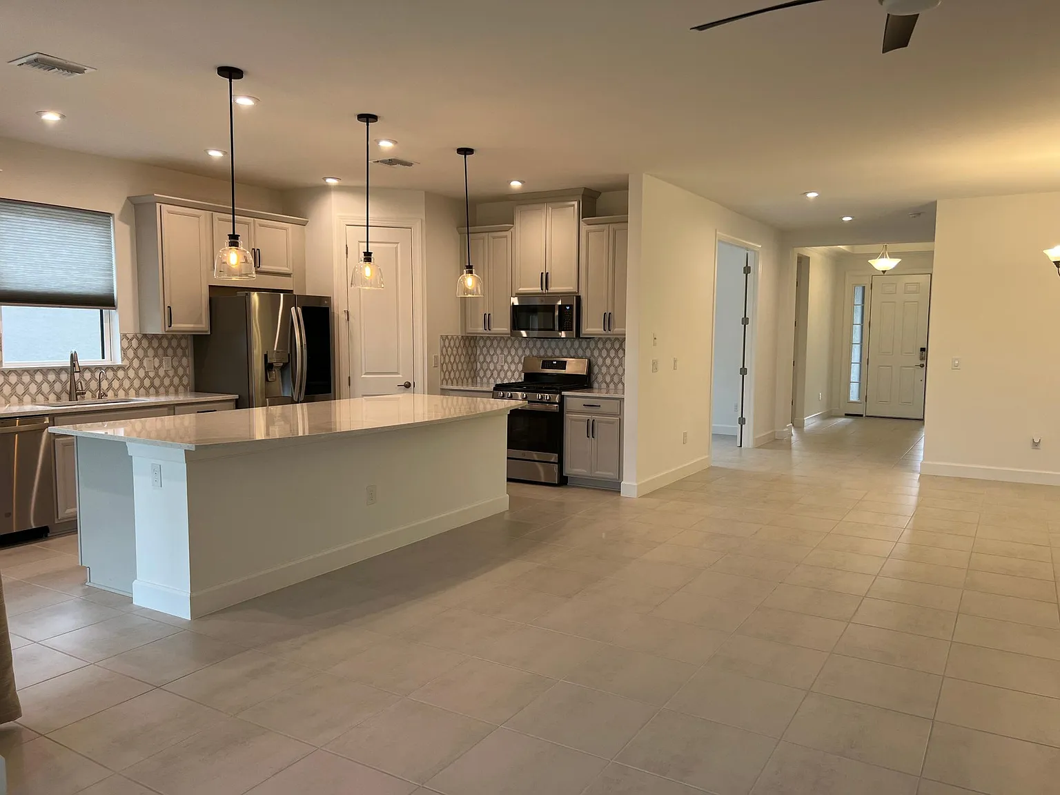 4 bed, 2275 sqft, $3,600 — Photo 4